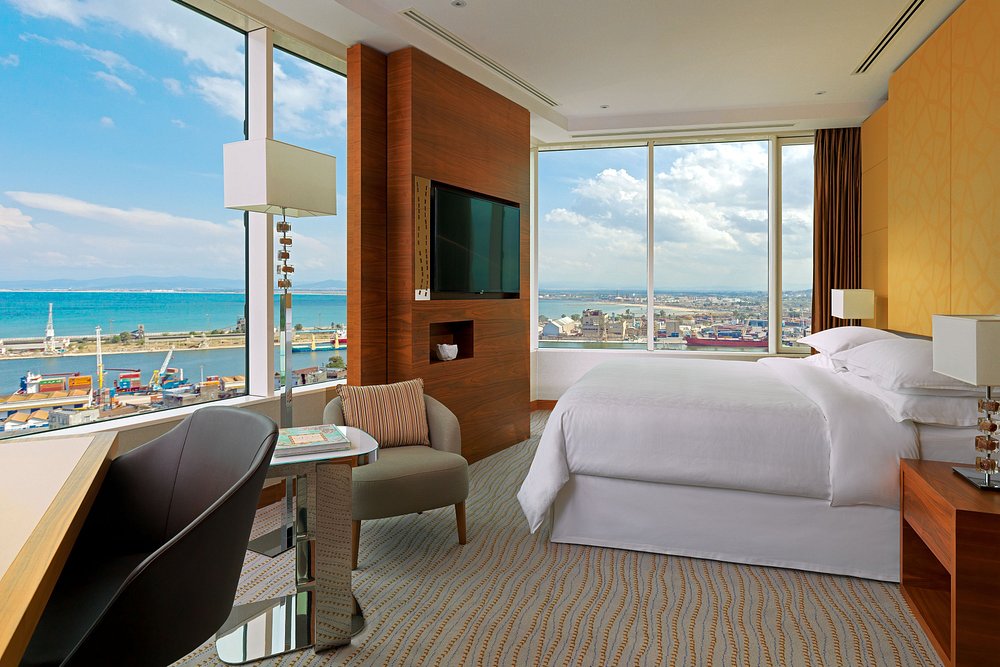 king-executive-suite