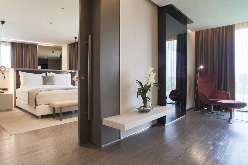 the-legacy-luxury-hotel